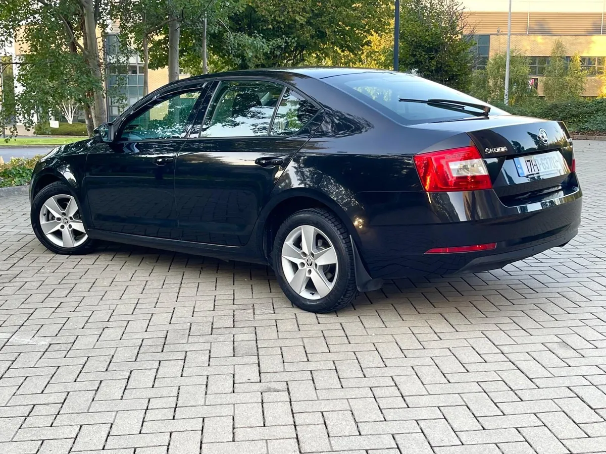 171 Octavia DSG Auto 1.6 TDi Facelift - Image 3