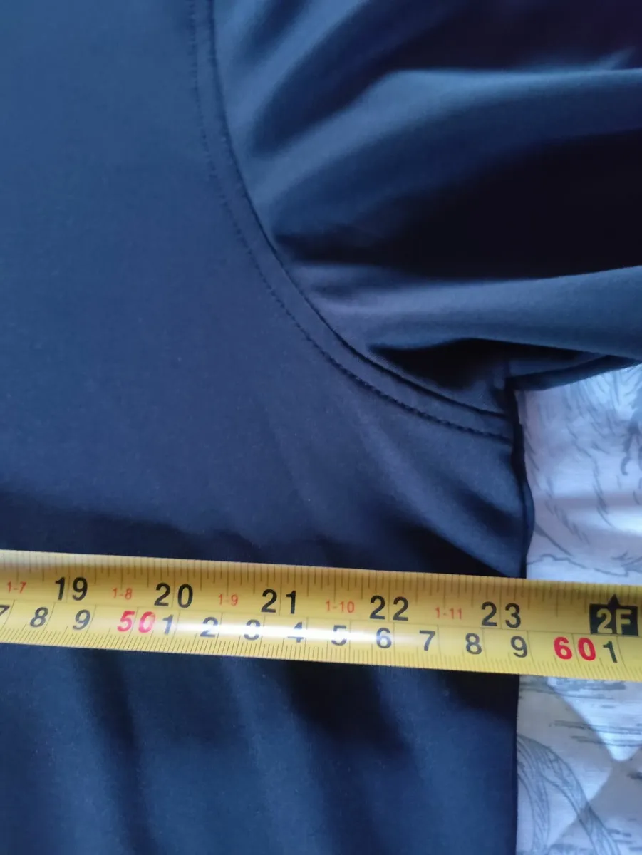 Aston Martin 1/4 zip sweater L - Image 4