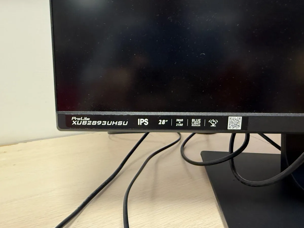 Mac Mini Computer with screen. - Image 3