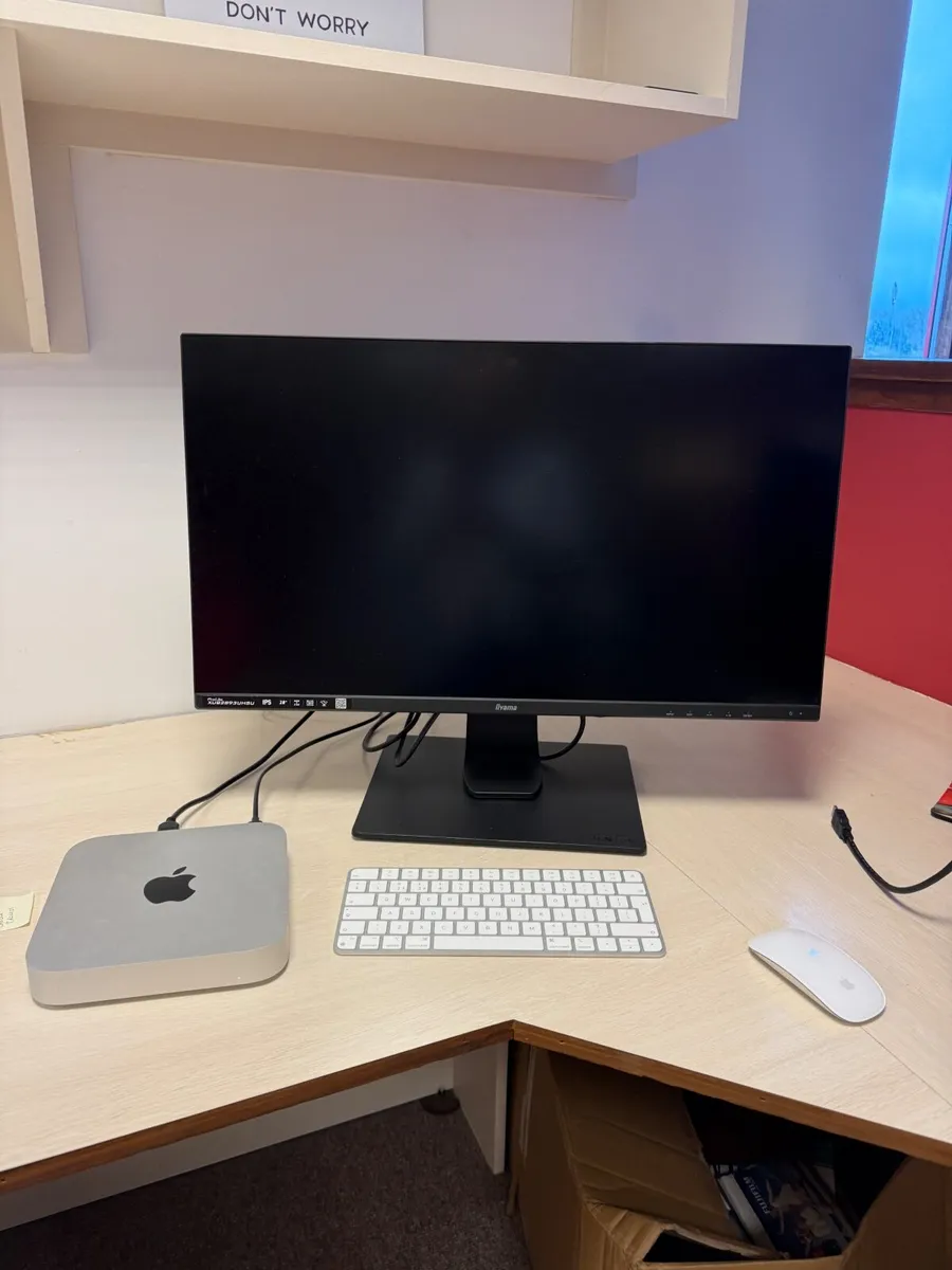 Mac Mini Computer with screen. - Image 1