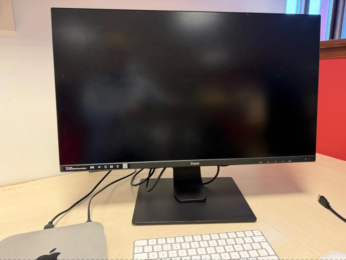 Mac Mini Computer with screen. - Image 4