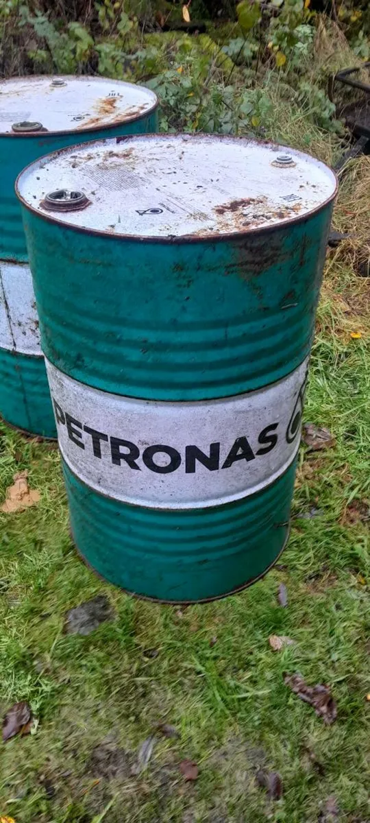 Large metal barrels - Image 3