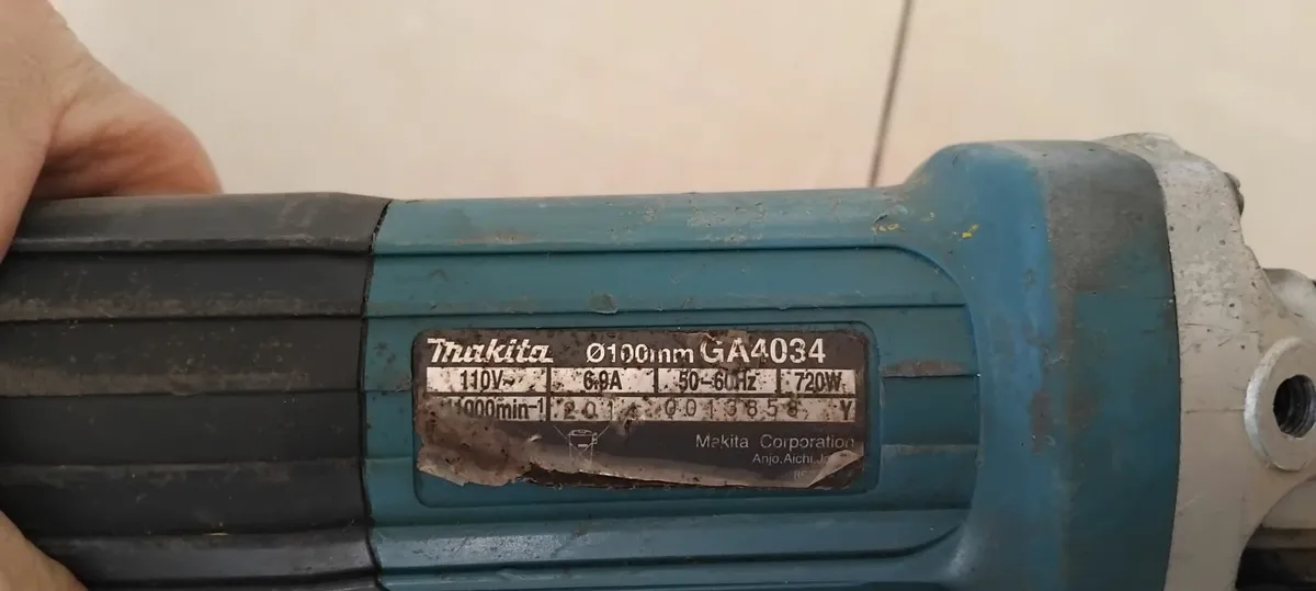 Makita GA4034 100mm Grinder 110v - Image 4