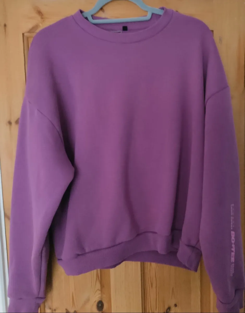 Bo+Tee sweatshirt Small - Image 4