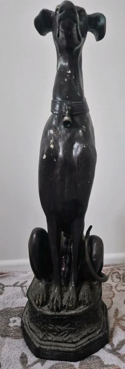 Bronze dog - Image 1