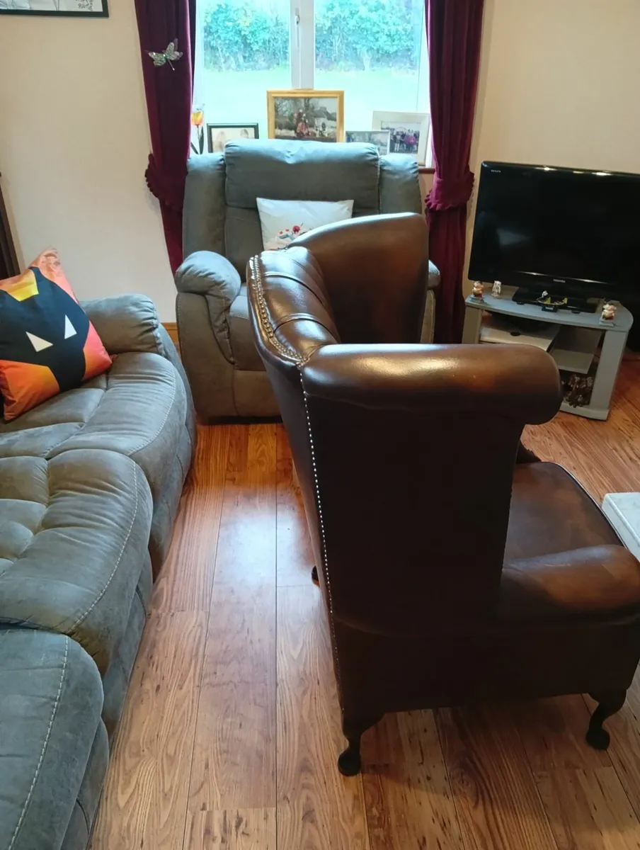 Chesterfield armchair - Image 1