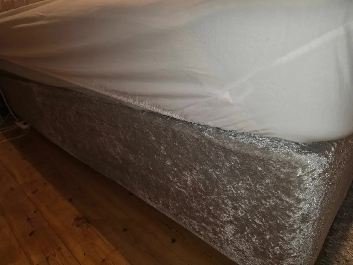 King sized double bed - Image 2