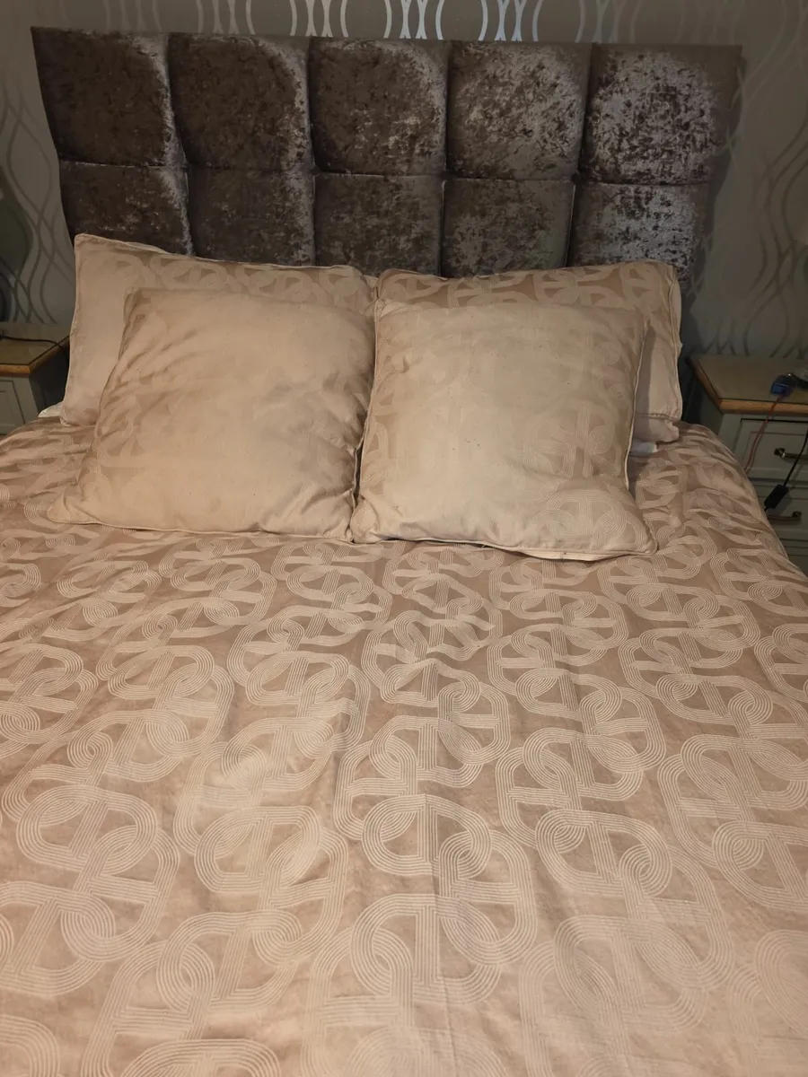 King sized double bed - Image 1