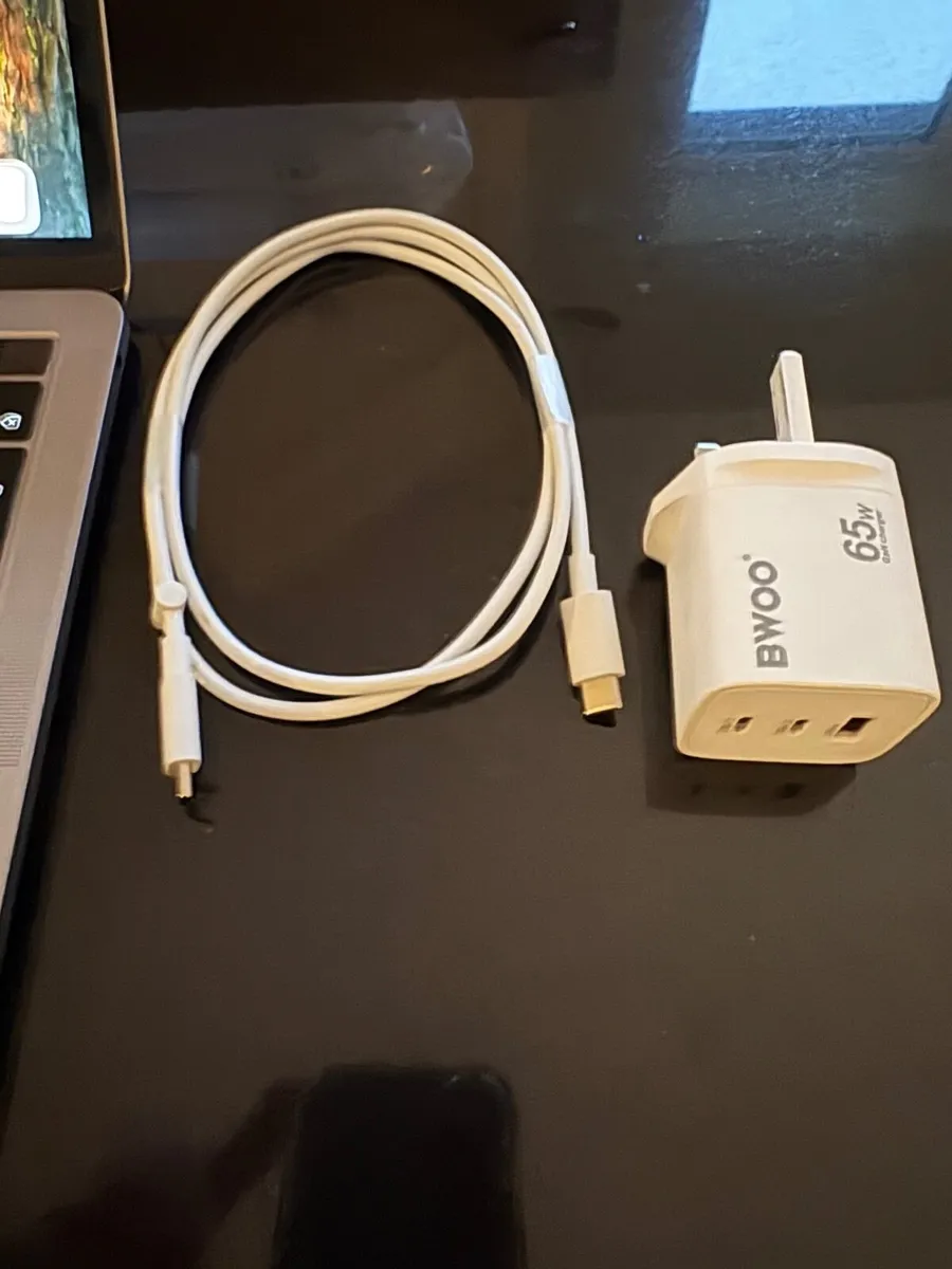 13" Apple MacBook Pro Sequoia Touch Bar 8gb/256g - Image 2