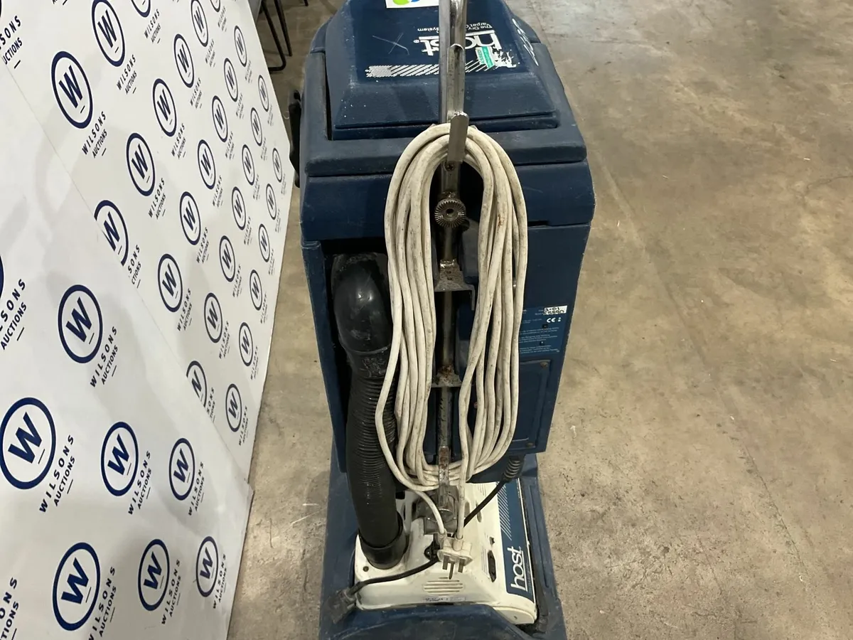 Online Auction Of A Dry Carpet Cleaning Machine - Image 2
