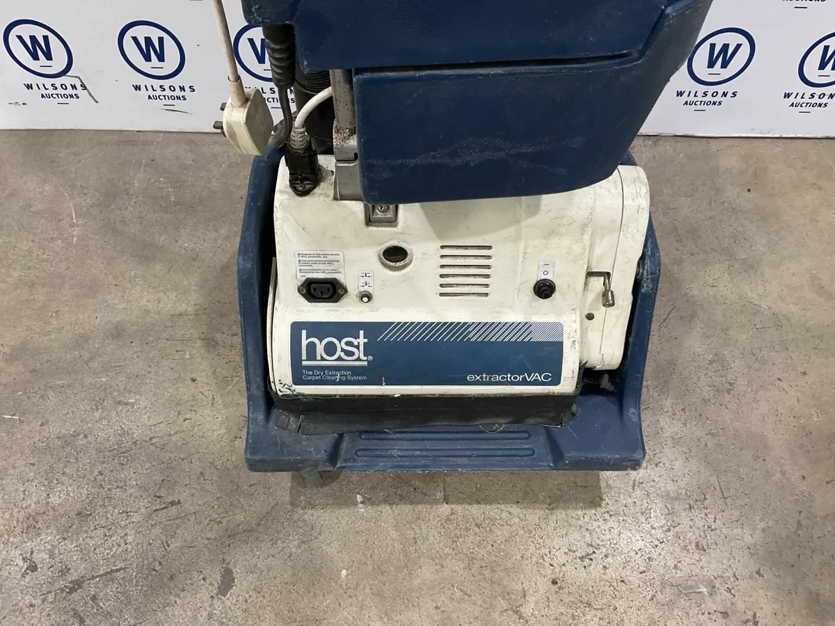Online Auction Of A Dry Carpet Cleaning Machine - Image 3