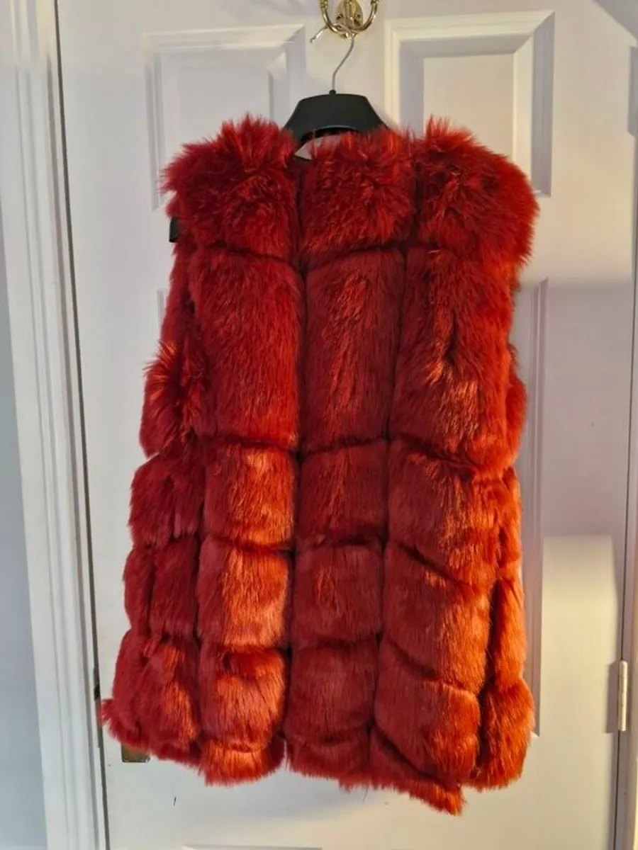 Fur gilet women -red. - Image 1