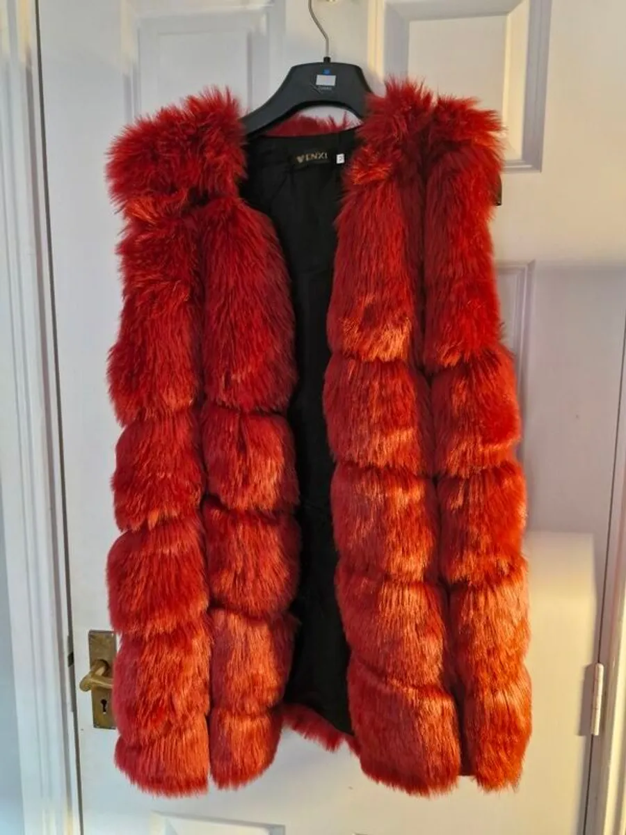 Fur gilet women -red. - Image 3