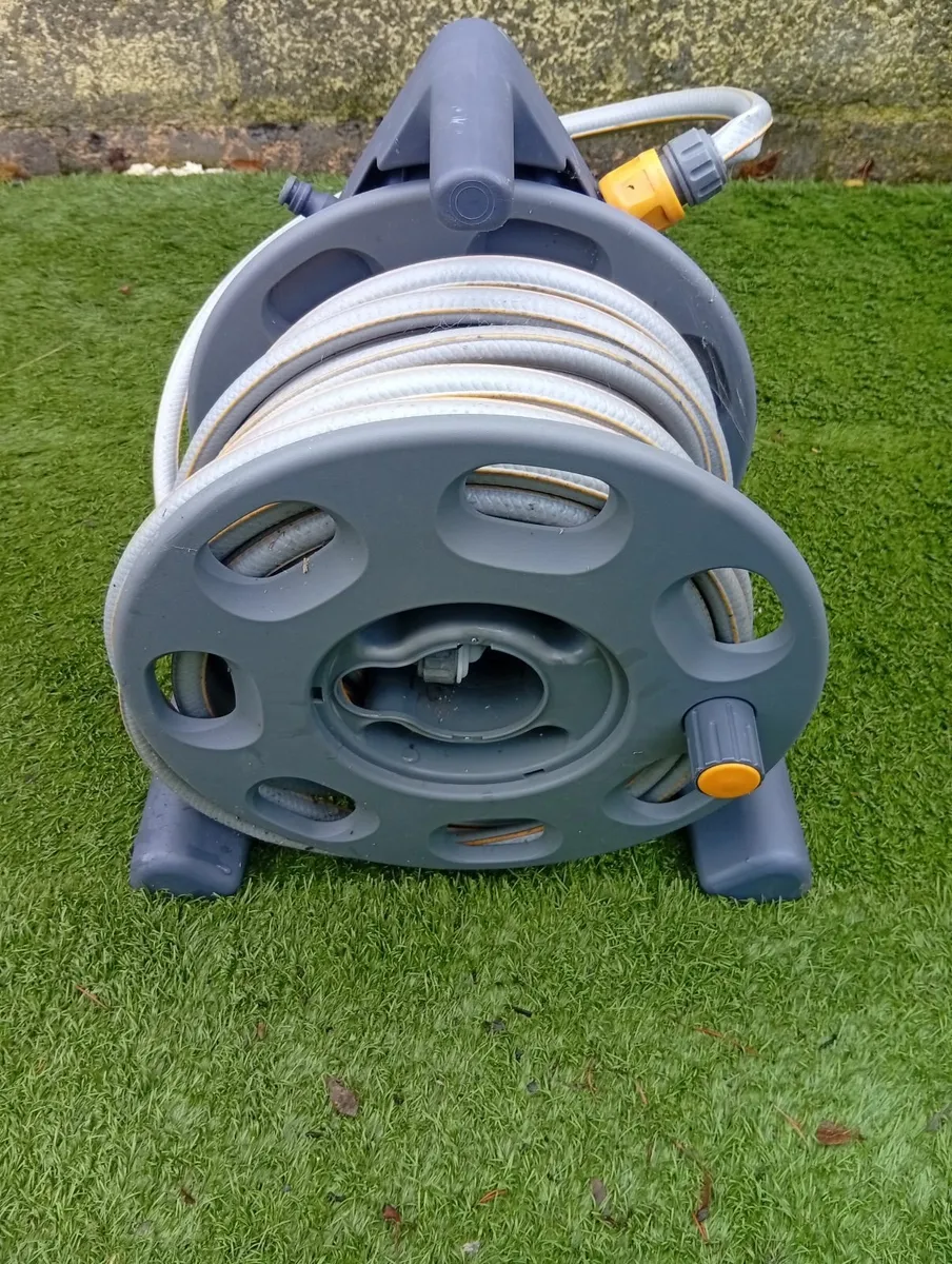 Quality Hozelock 2in1 Hose Reel 25meters - Image 1