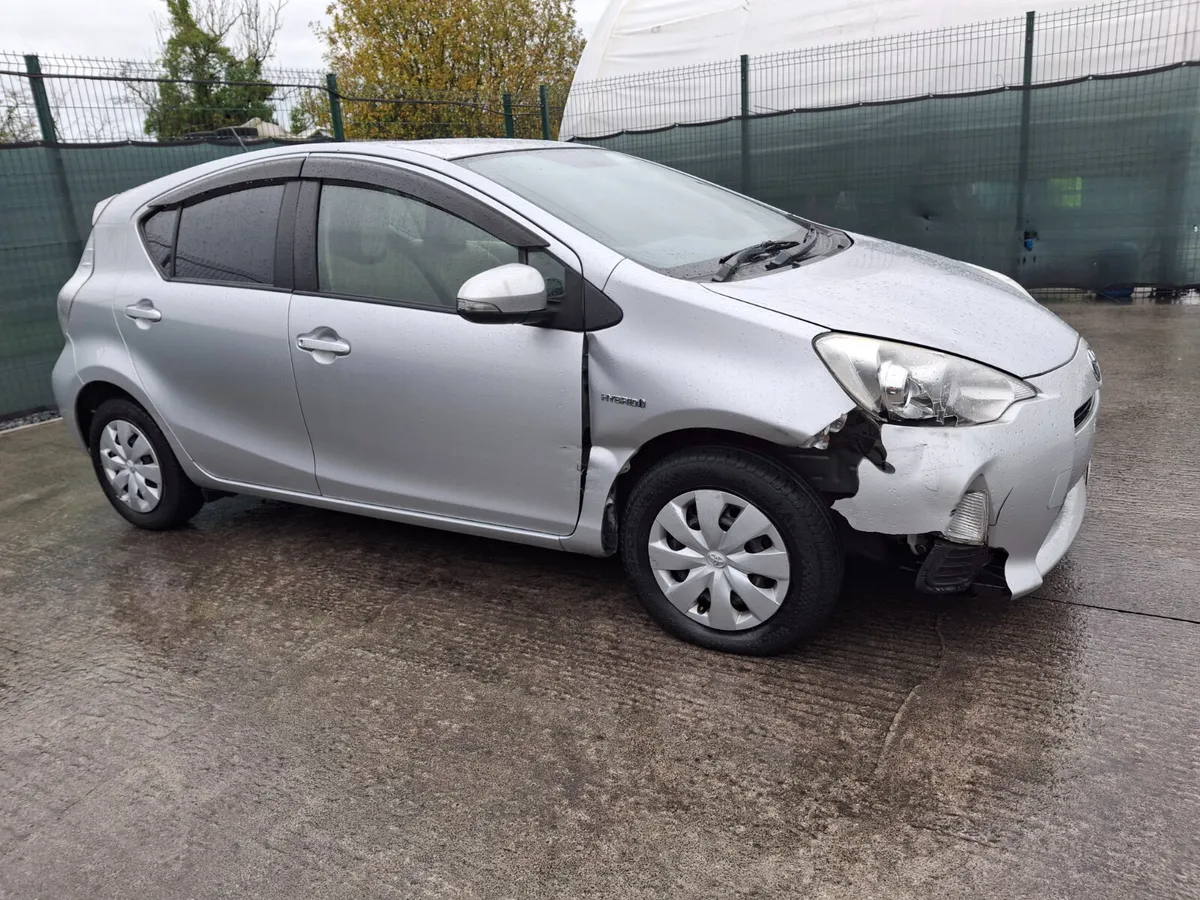 2014 Toyota Aqua 1.5 Hybrid Automatic - Image 2