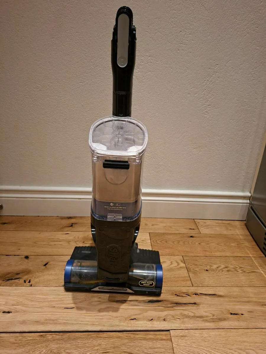 Shark Cordless Vacuum - Image 2