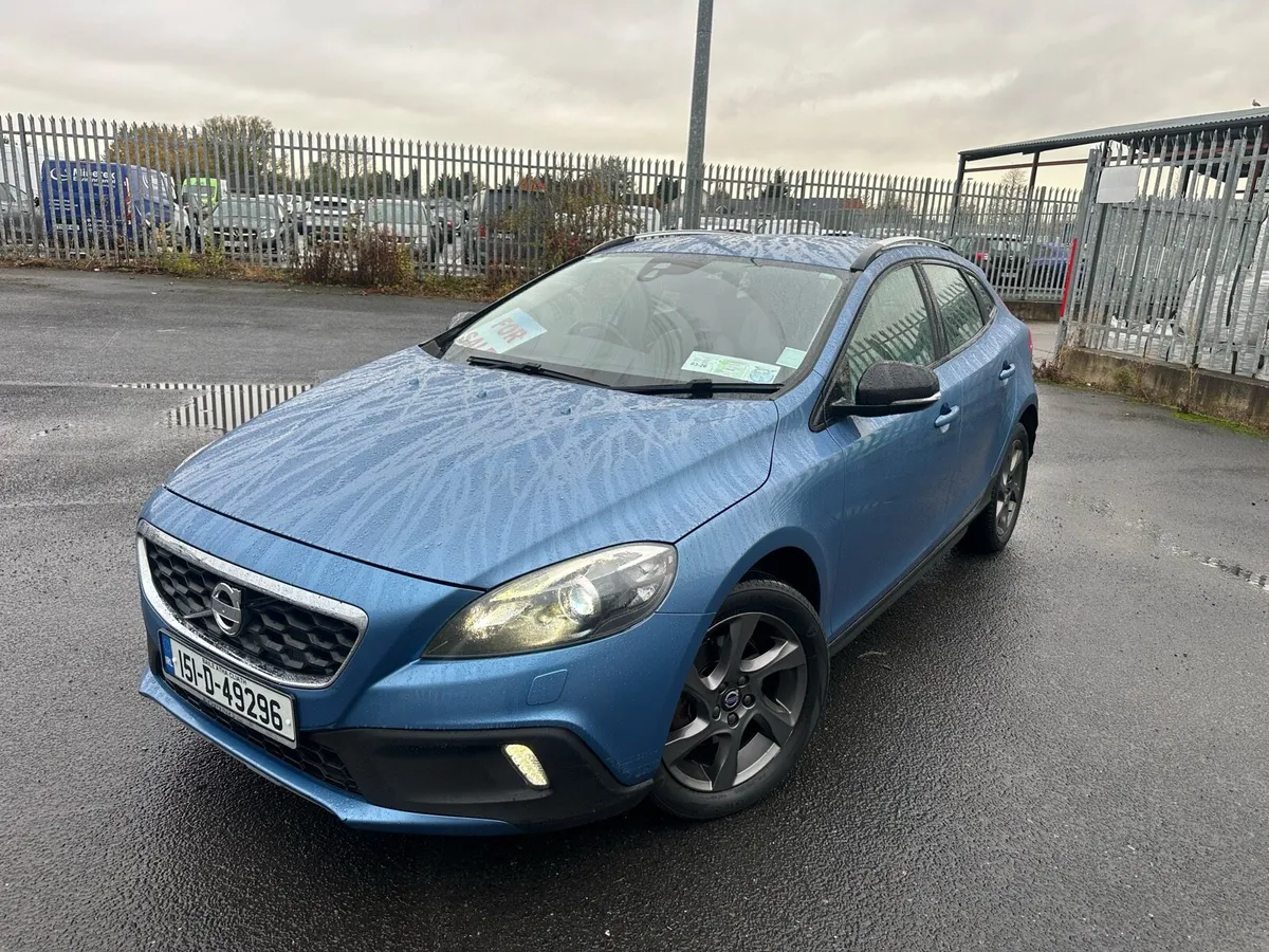 Volvo V40 1.6d Luxury Nav xcountry - Image 2