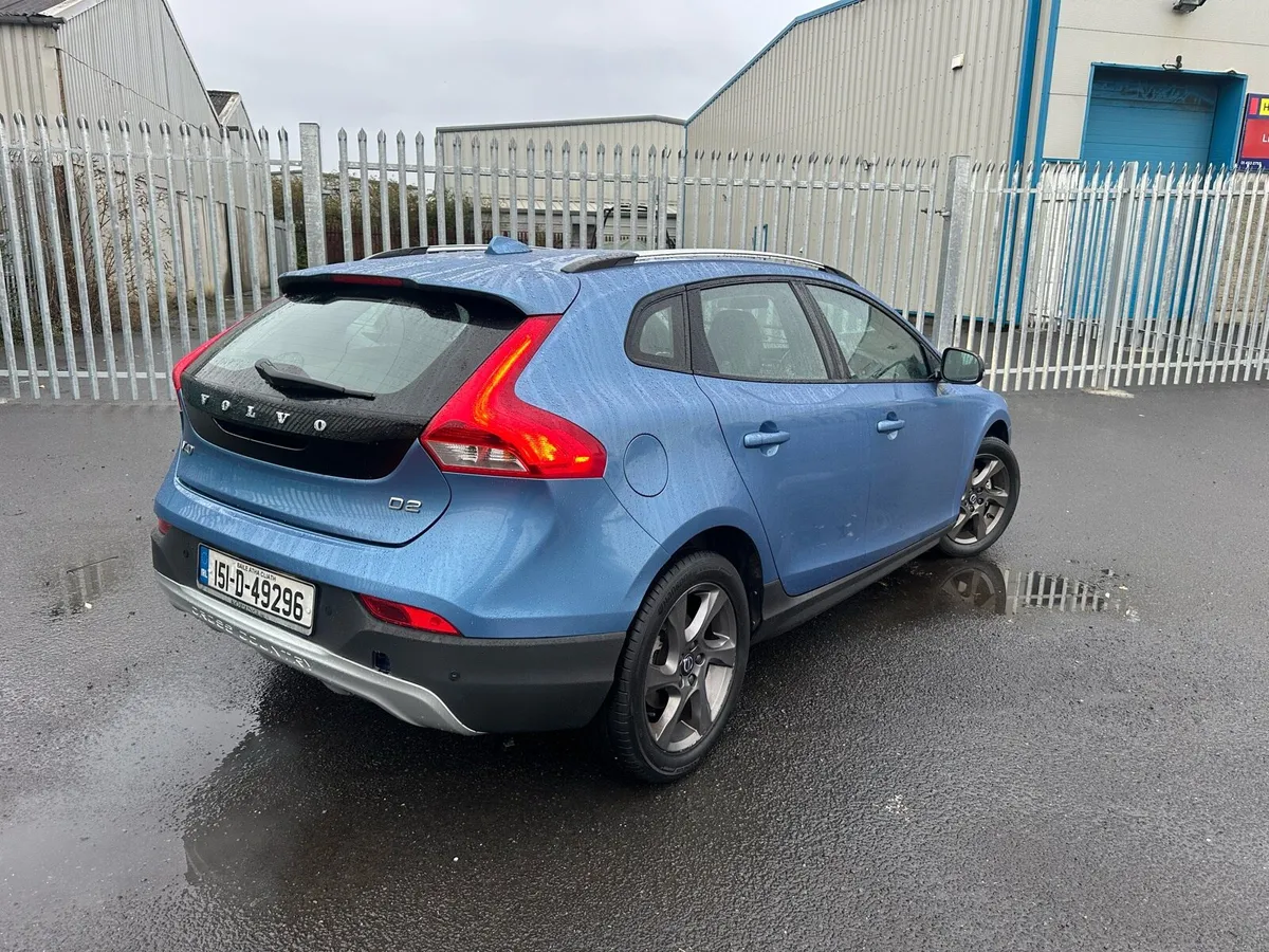 Volvo V40 1.6d Luxury Nav xcountry - Image 4