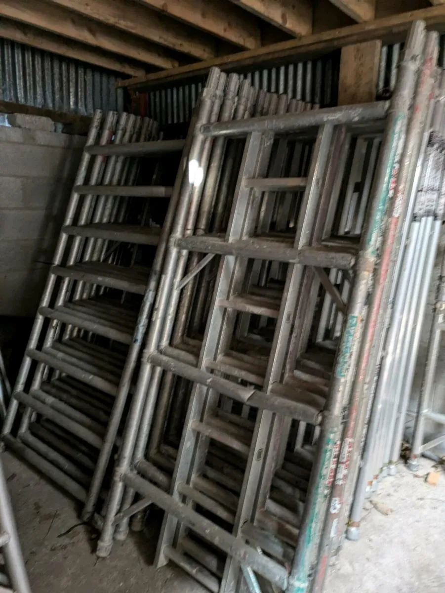 Scaffolding tower - Image 2