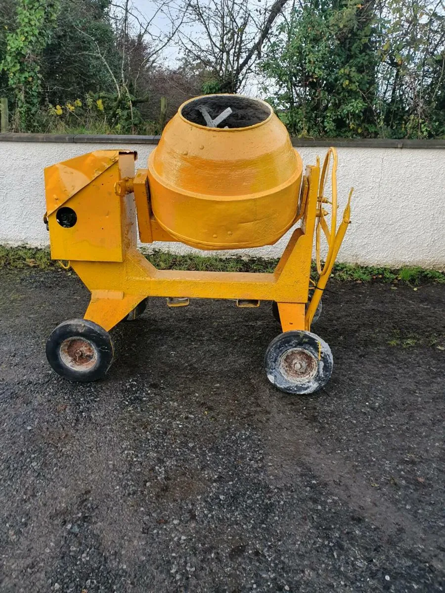 Cement mixer - Image 1