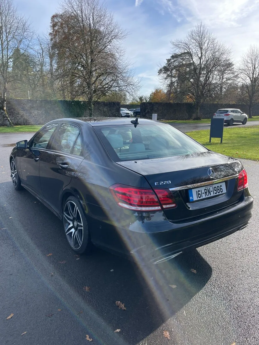 Mercedes-Benz E220 Nightline - Image 2