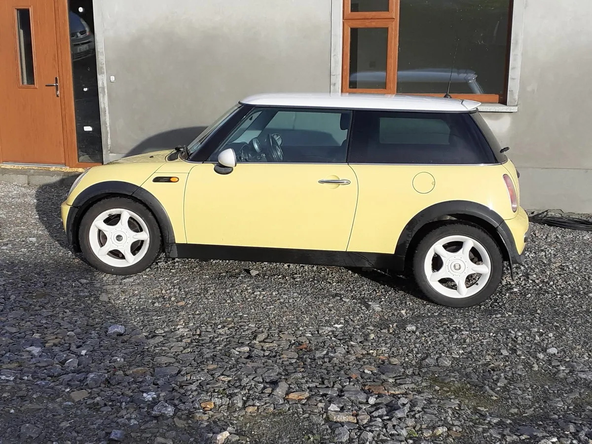 Mini Cooper 2004 - Image 2