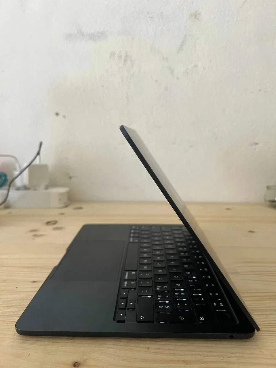 MacBook Air (2022) M2 - Image 3