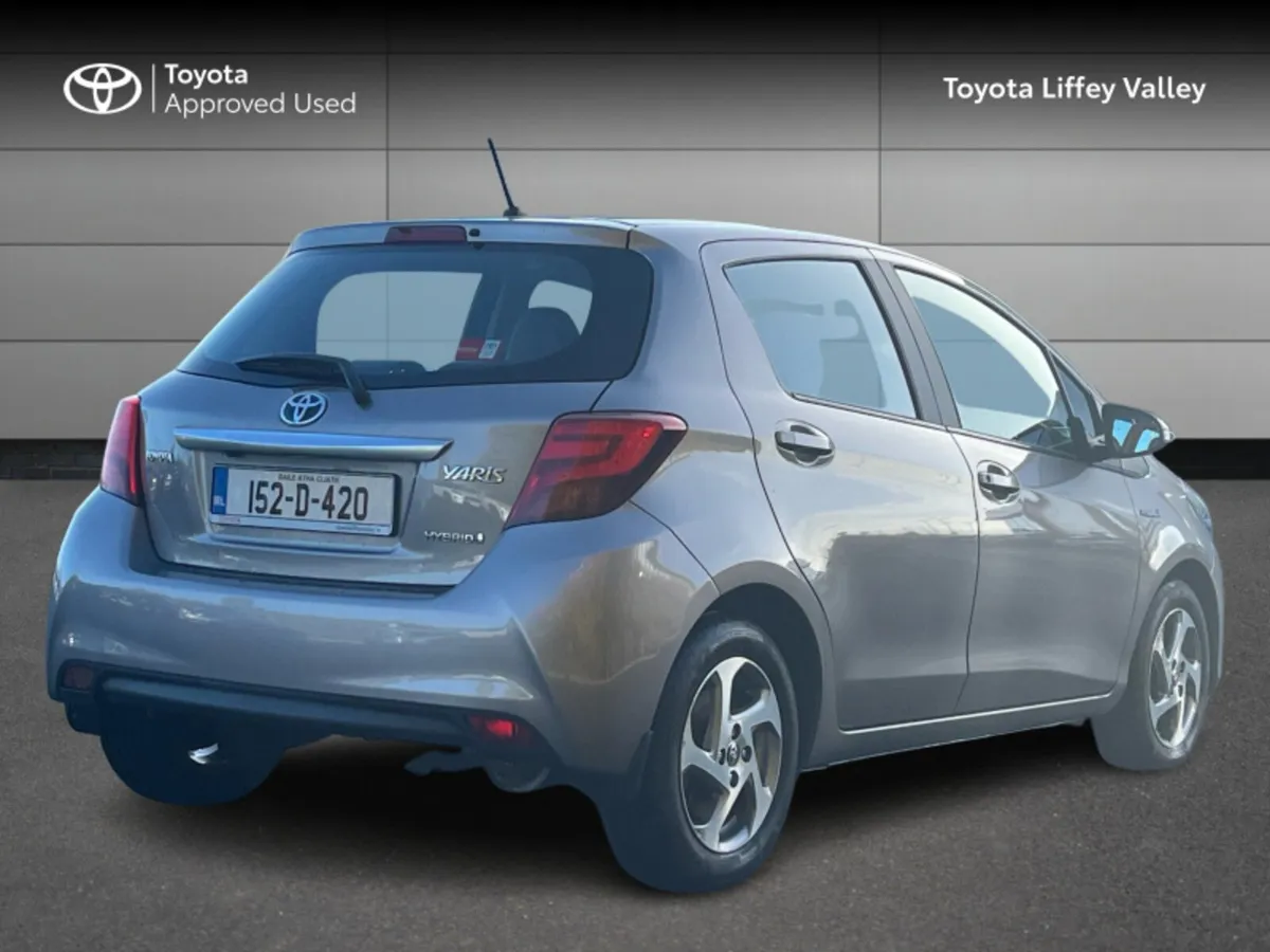 Toyota Yaris HYBRID LUXURY MC 4DR AUTO - Image 2