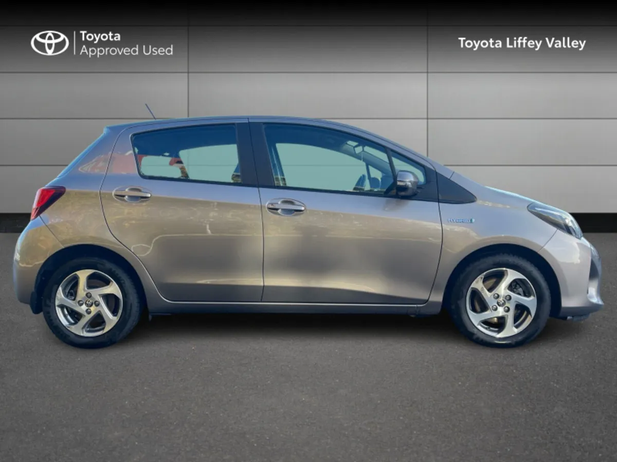 Toyota Yaris HYBRID LUXURY MC 4DR AUTO - Image 3