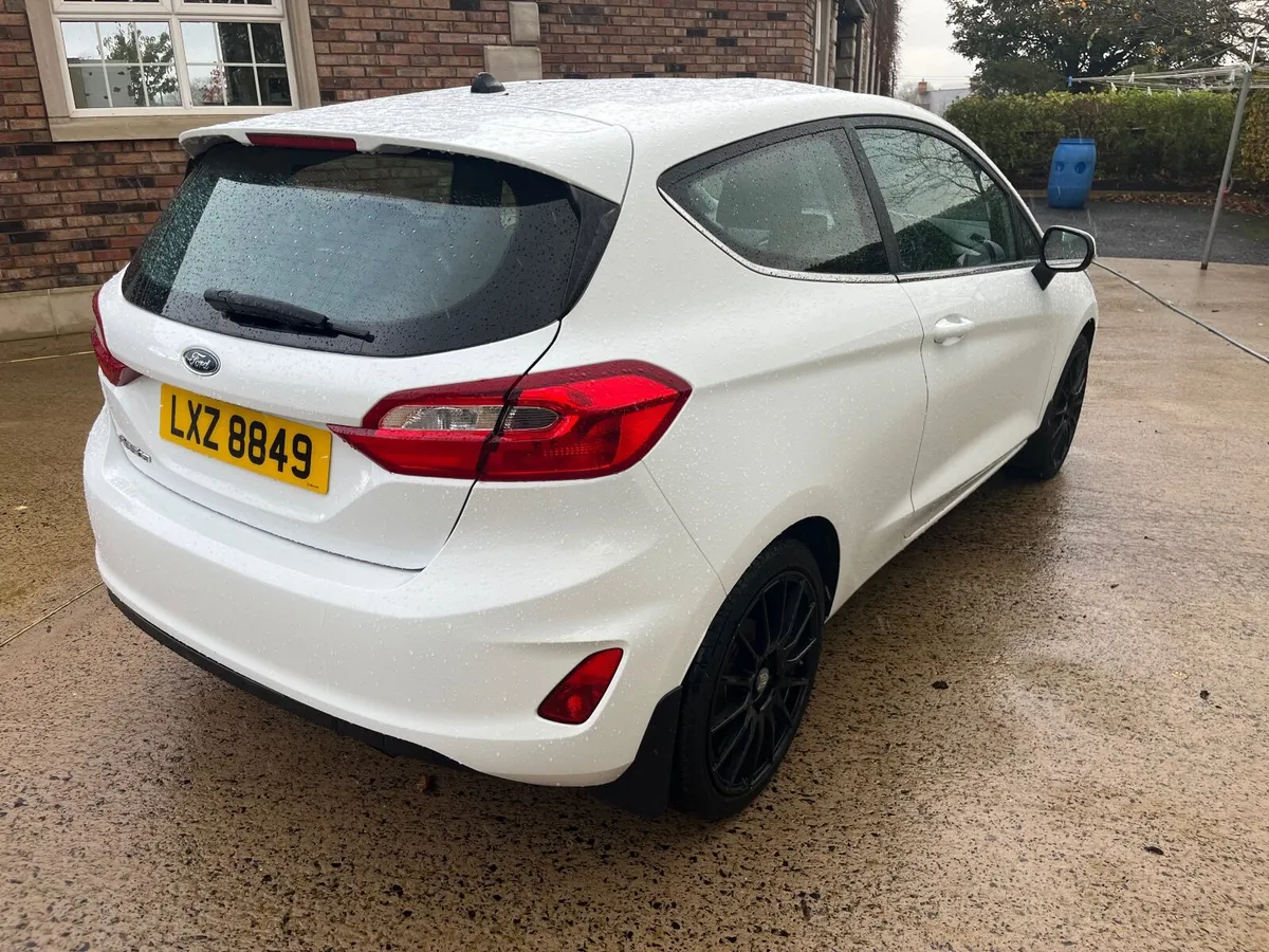 Ford Fiesta 2018 - Image 2