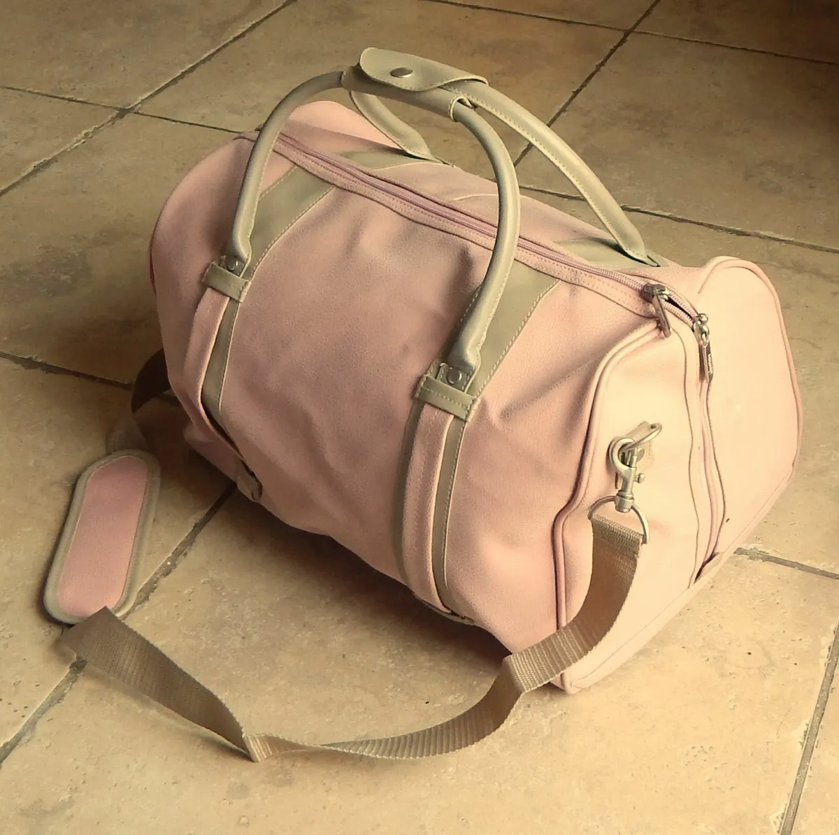 Antler brand Ladies Travel Bag - Image 2