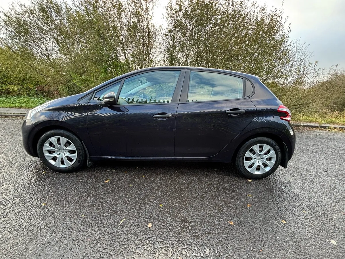 Peugeot 208 - Image 4