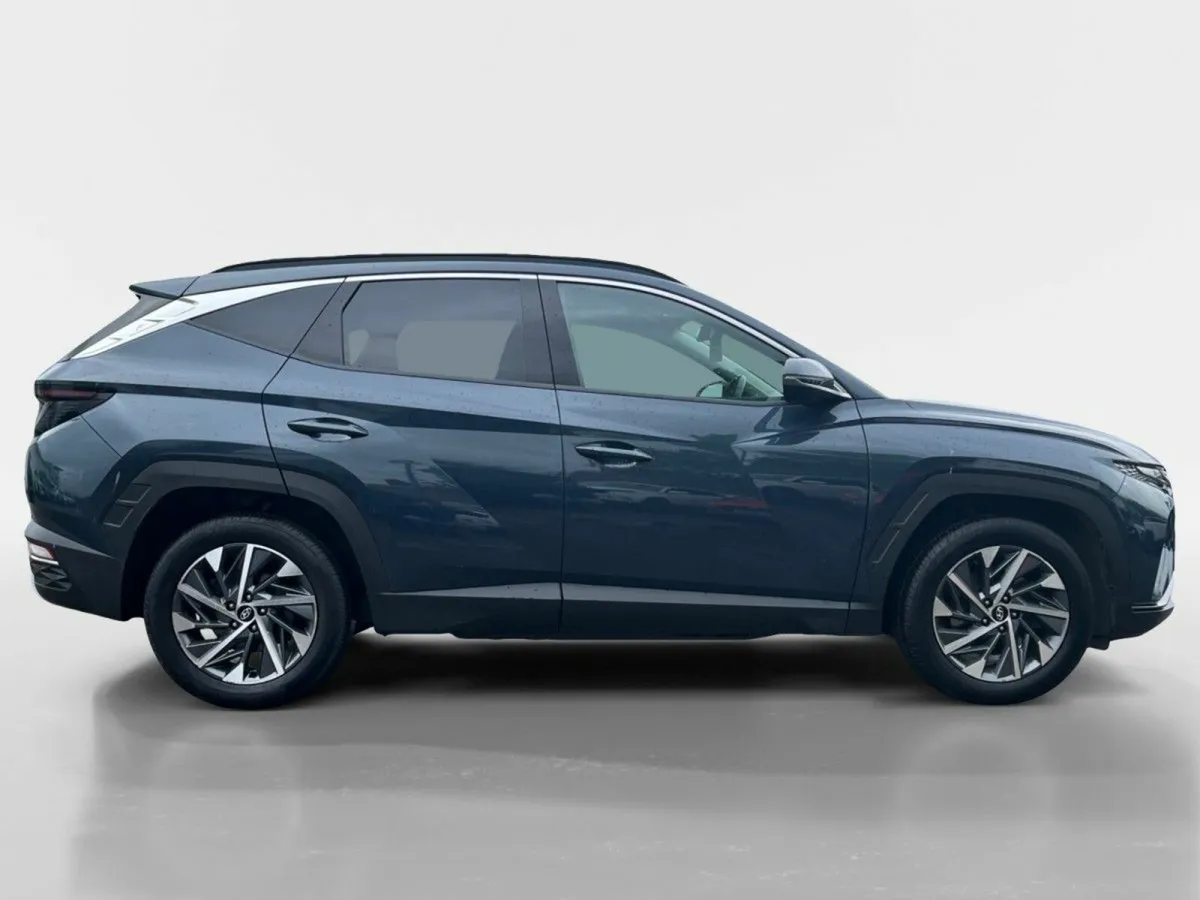 Hyundai Tucson 2WD Executive Plus - Image 2