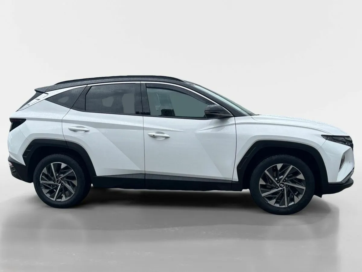 Hyundai Tucson 2WD Executive Plus 2 Tone - Image 2