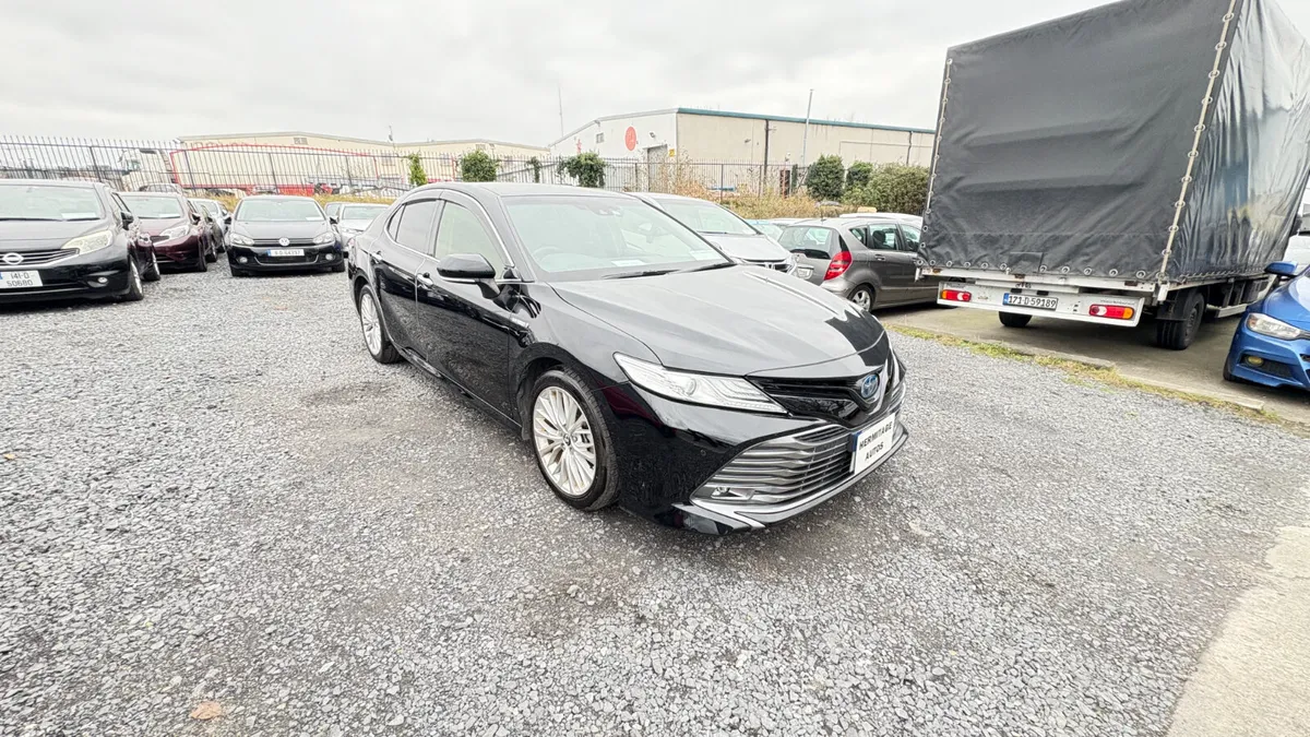 Toyota Camry 2.5 Hybrid Automatic 2019 - Image 3