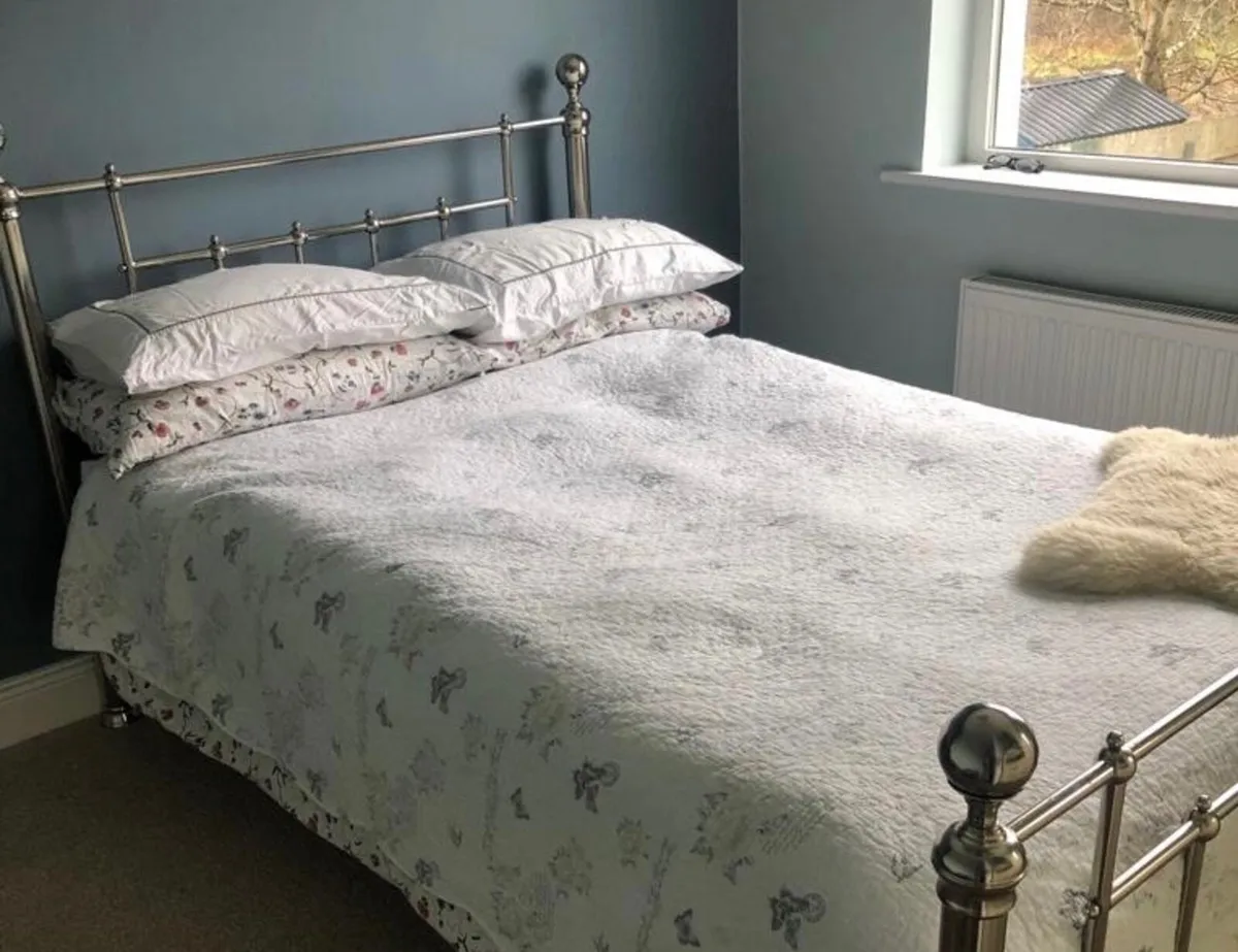 Bed - Luxury, Chrome 4ft double - Image 1