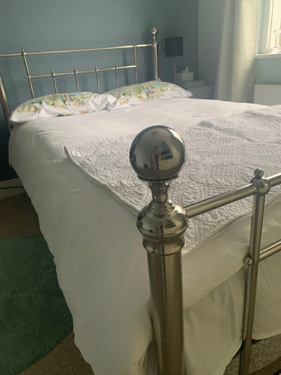 Bed - Luxury, Chrome 4ft double - Image 2