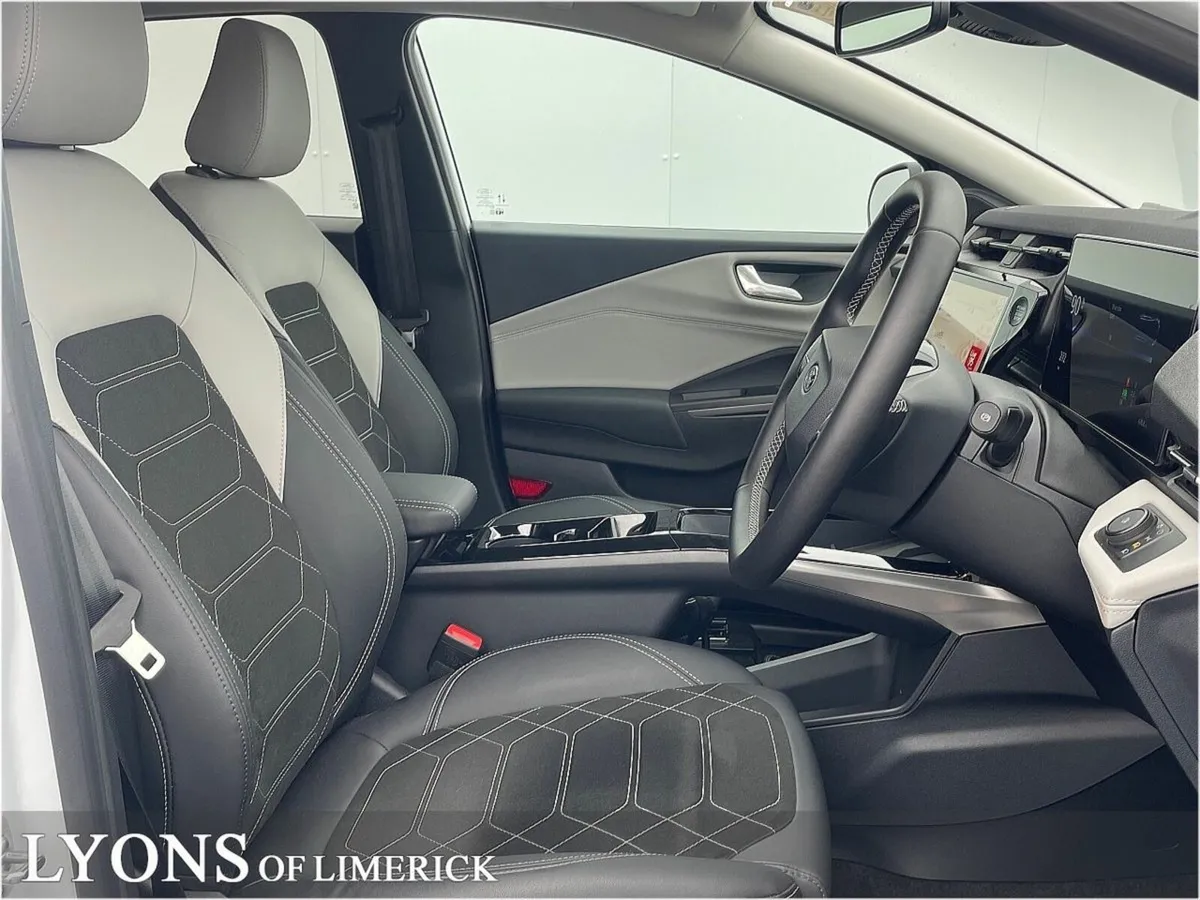 Ford Puma EV 53KWH 168PS Premium - Image 4