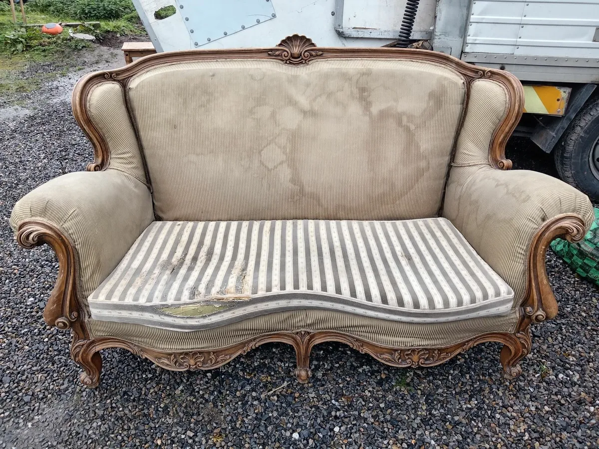 Very old settee - Image 3