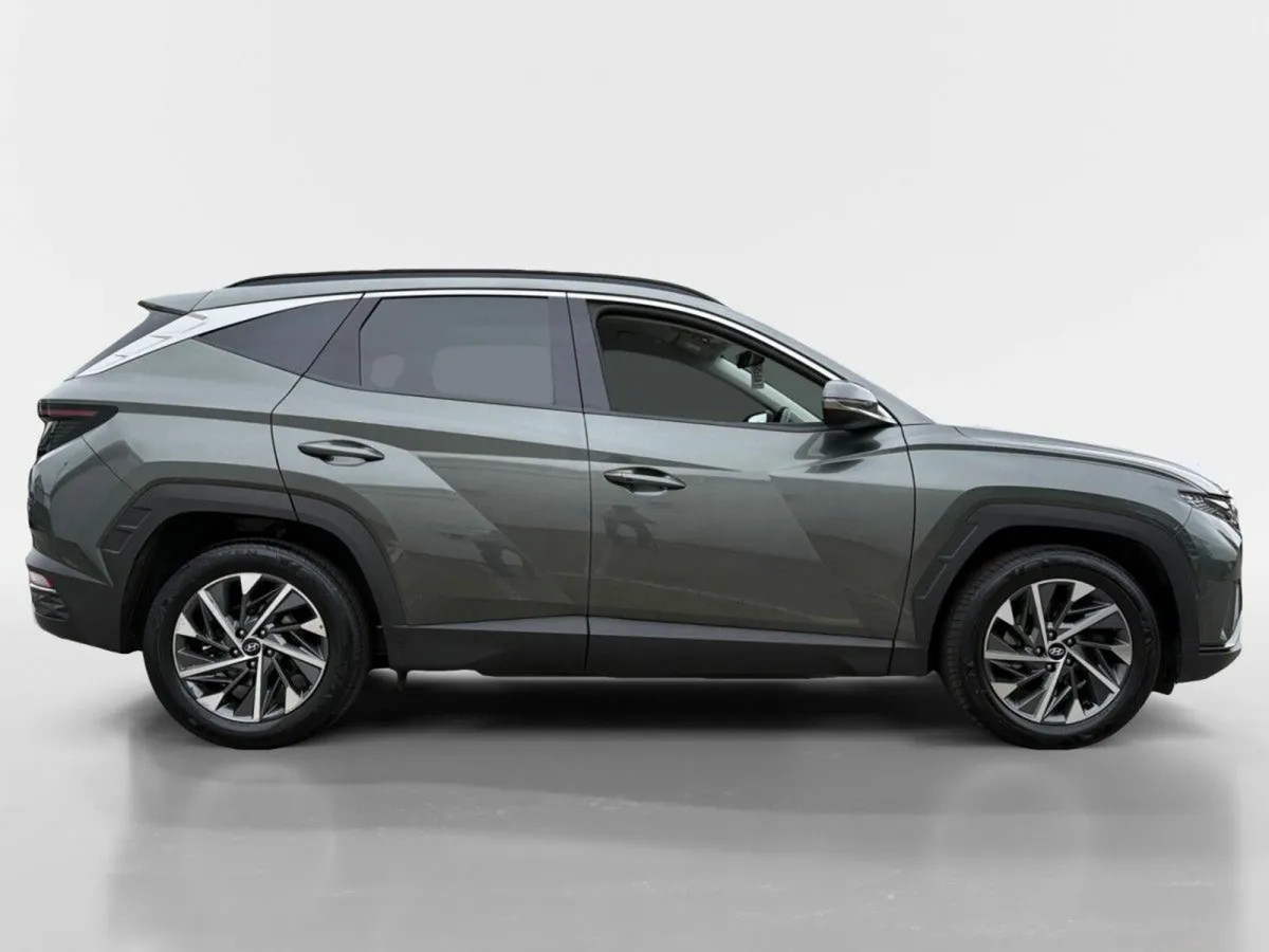 Hyundai Tucson 2WD Executive Plus - Image 2