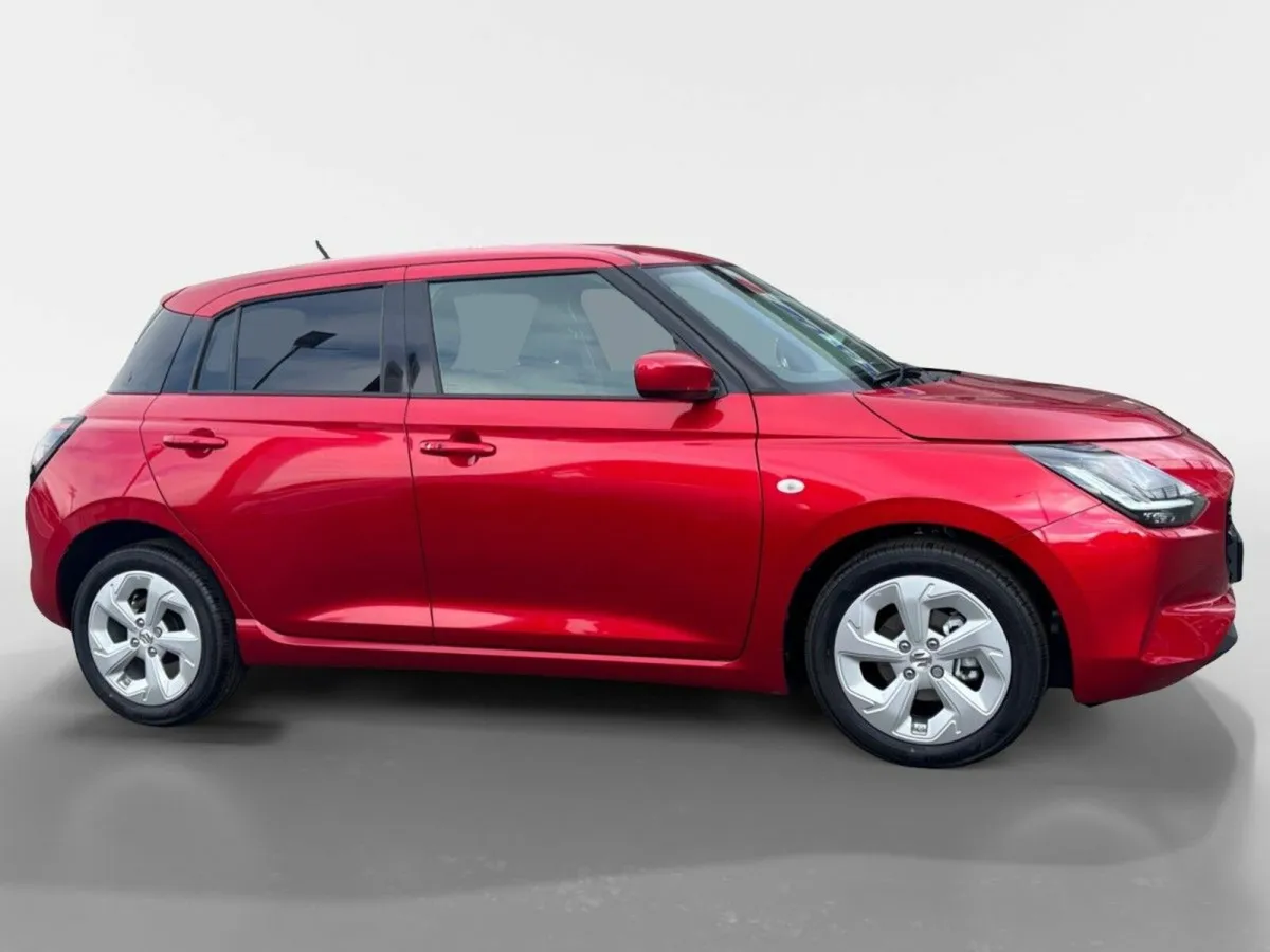 Suzuki Swift 1.2 Hybrid Motion CVT - Image 2