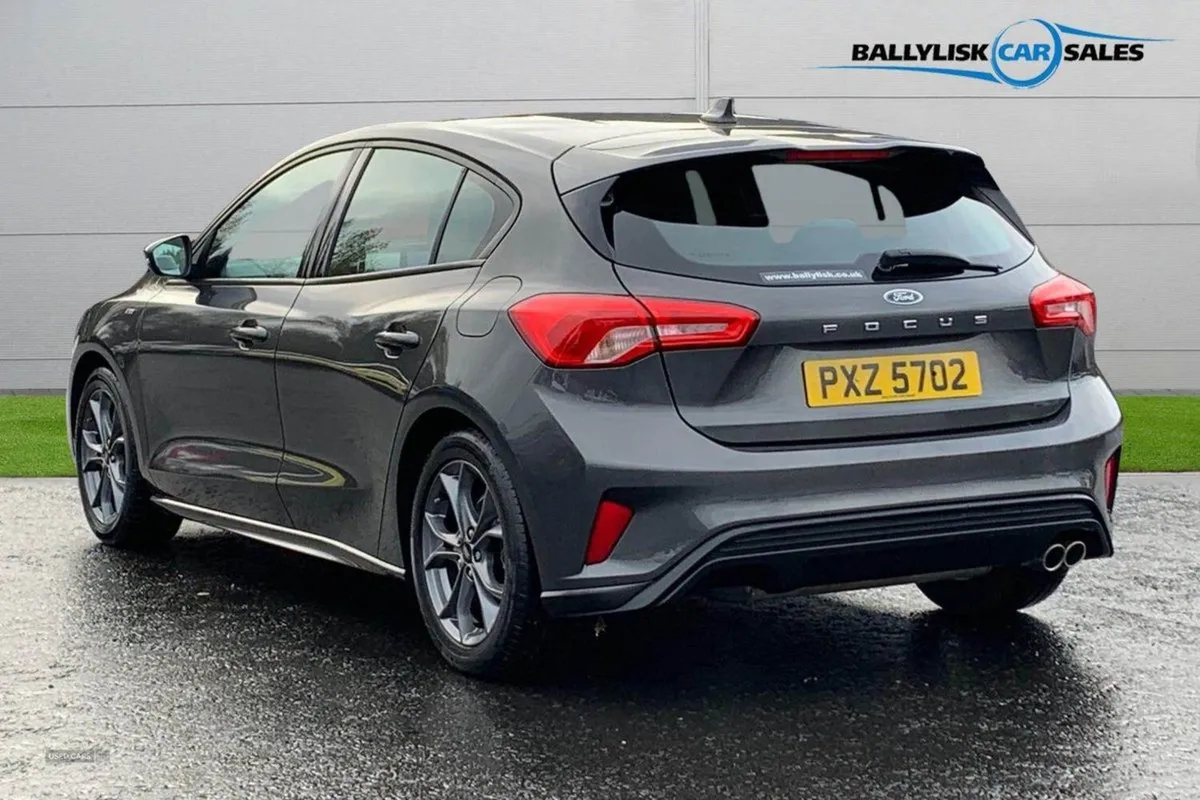 Ford Focus 1.0t 125PS St-line in Magnetic With On - Image 2