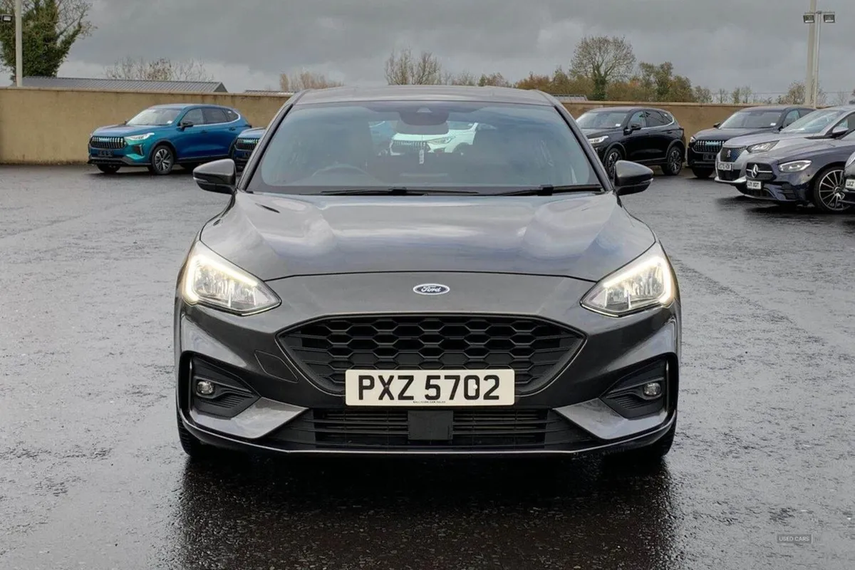 Ford Focus 1.0t 125PS St-line in Magnetic With On - Image 4