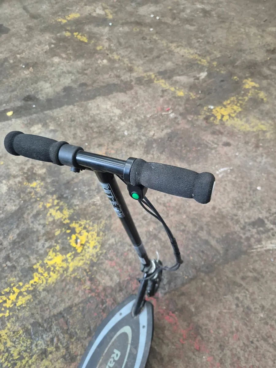 Razor kids electric scooters x2 - Image 1