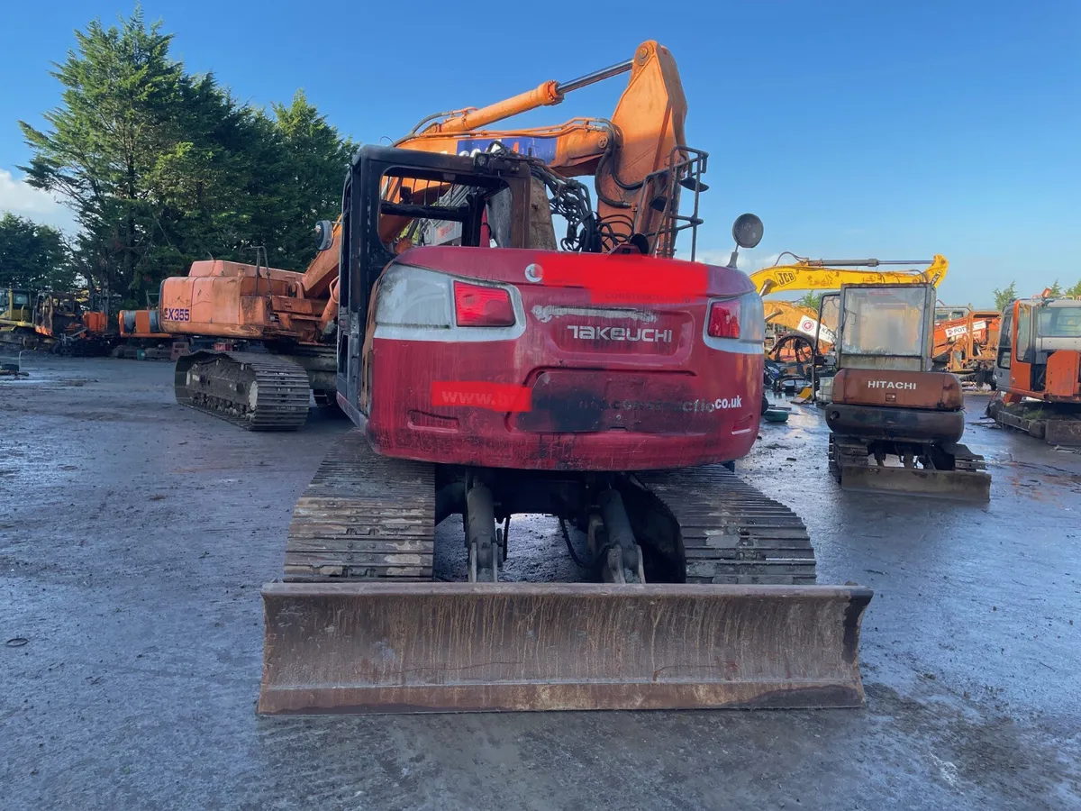 TAKEUCHI TB2150R Dismantling - Image 3