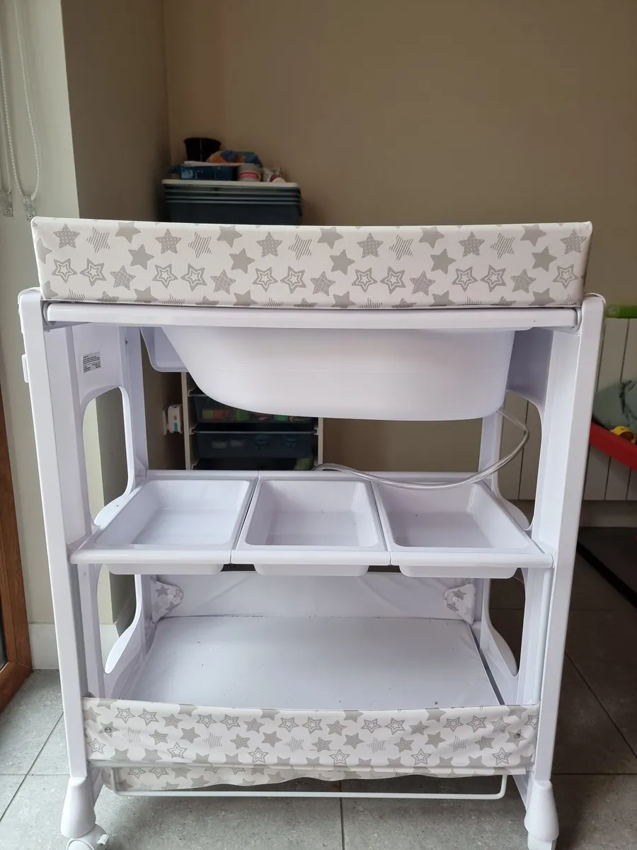 Baby changing unit - Image 1