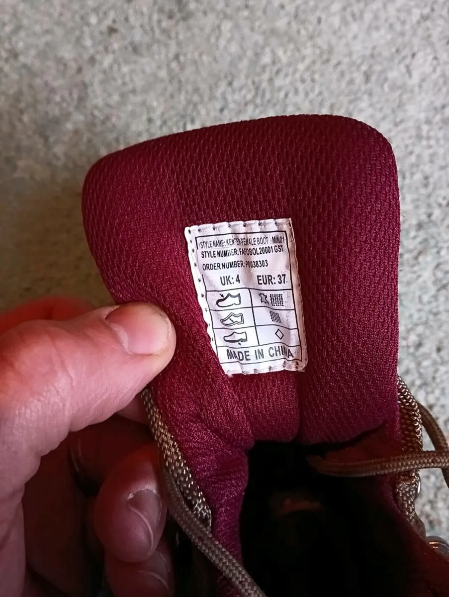 Hiking boots - Image 2