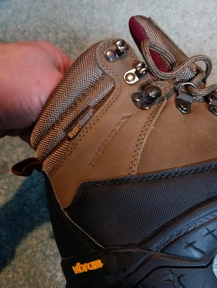 Hiking boots - Image 3