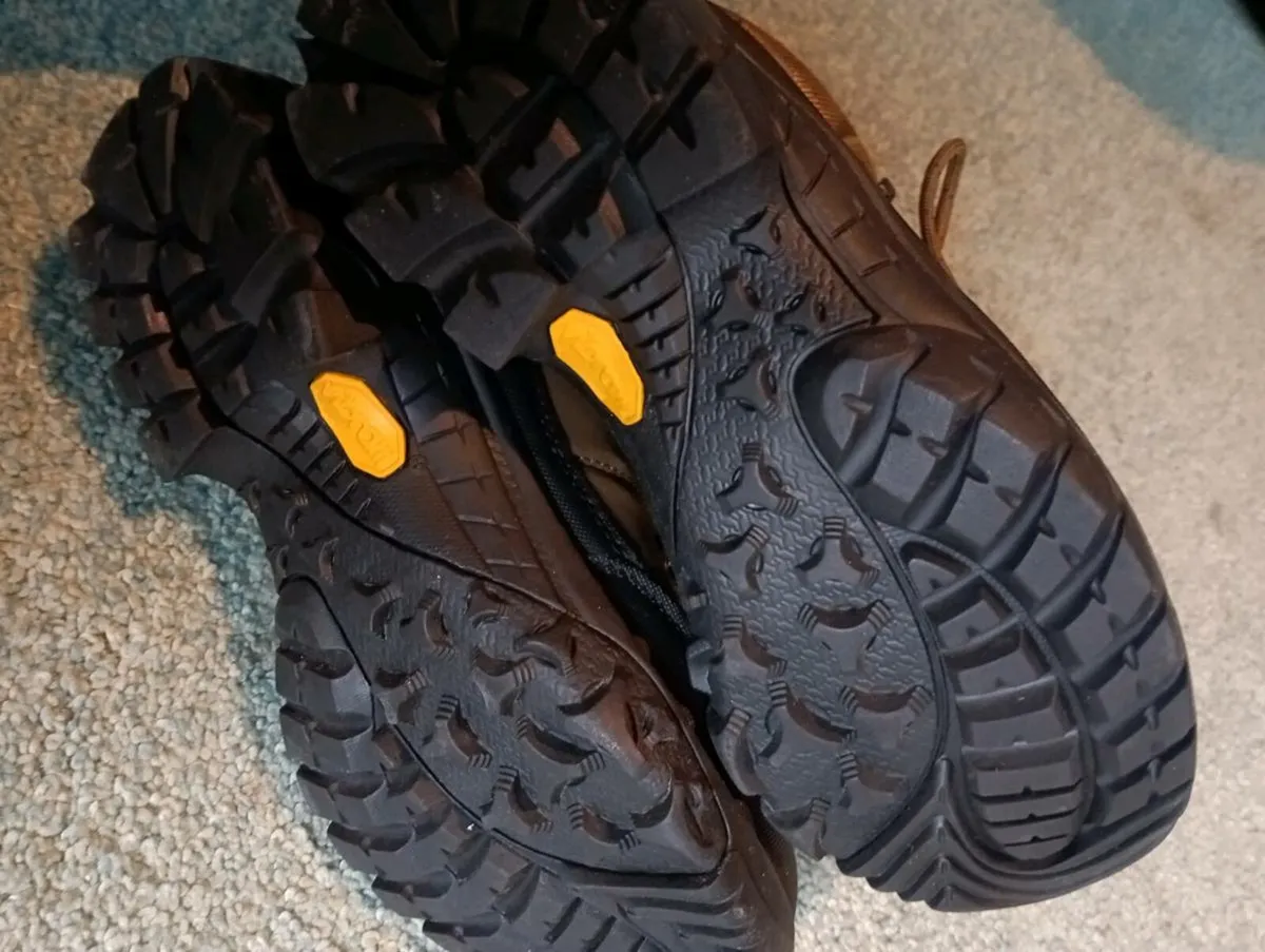 Hiking boots - Image 4