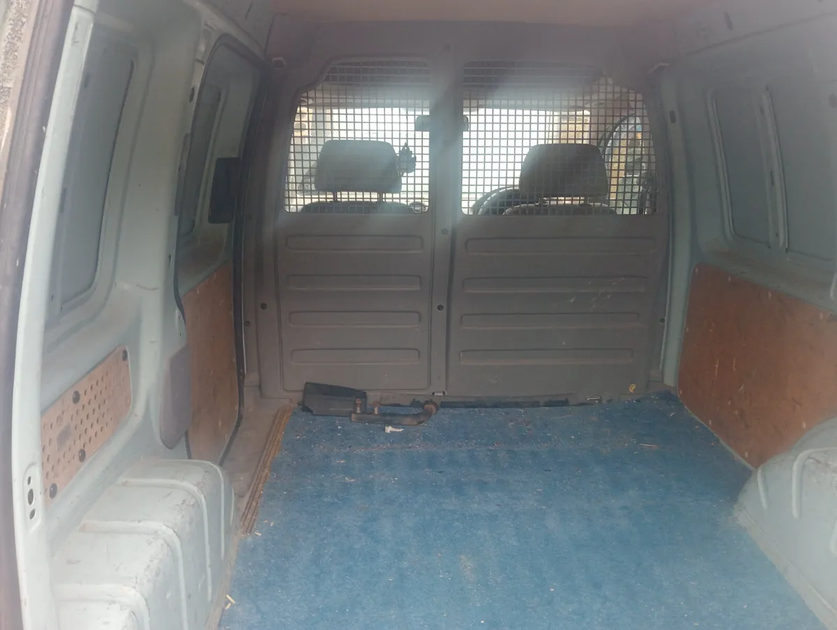 Volkswagen Caddy 2006 - Image 2